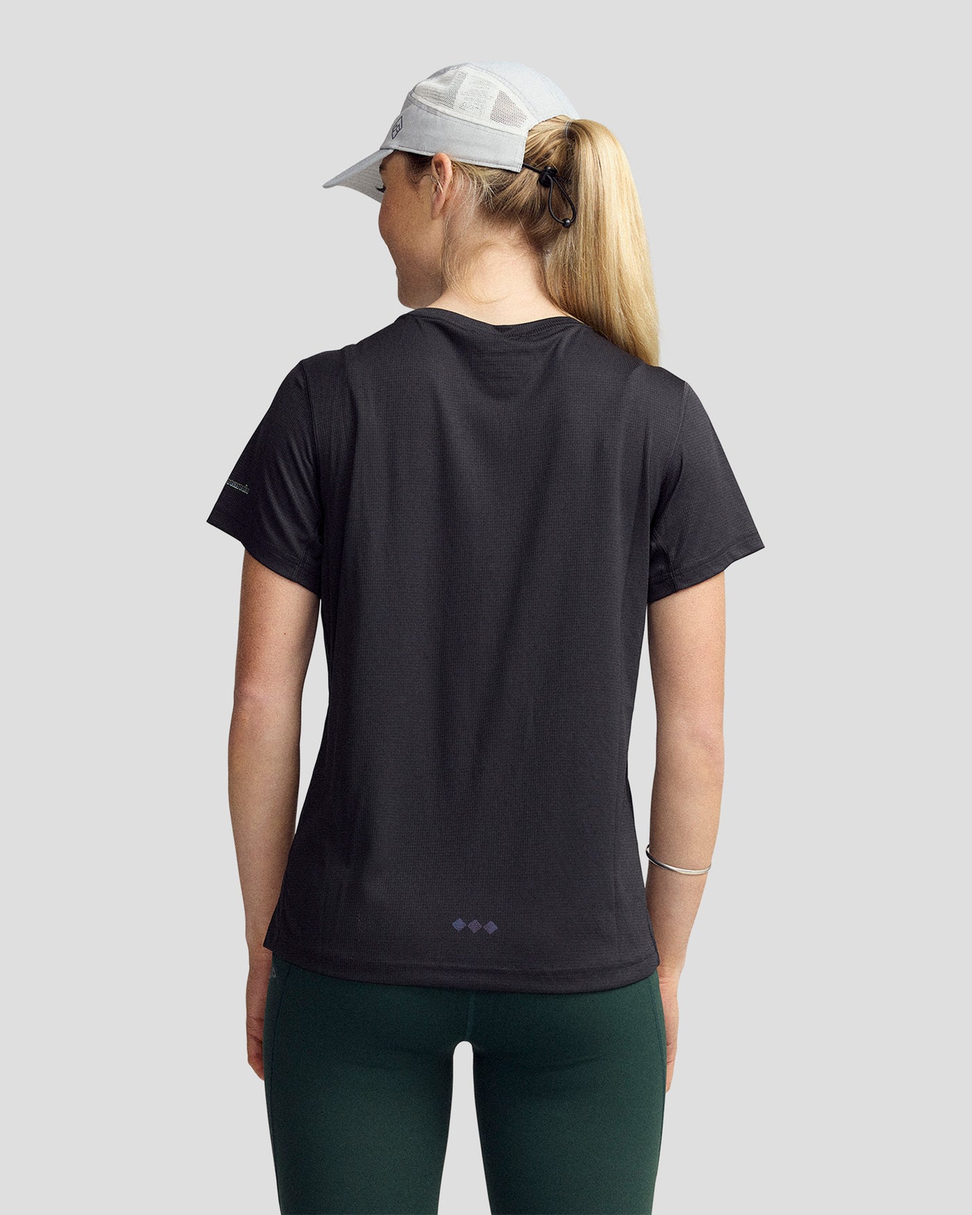 b0732_o4w_coast_to_coast_seeker_tee_womens_d_1600x2000_2a2e340_1762828354000