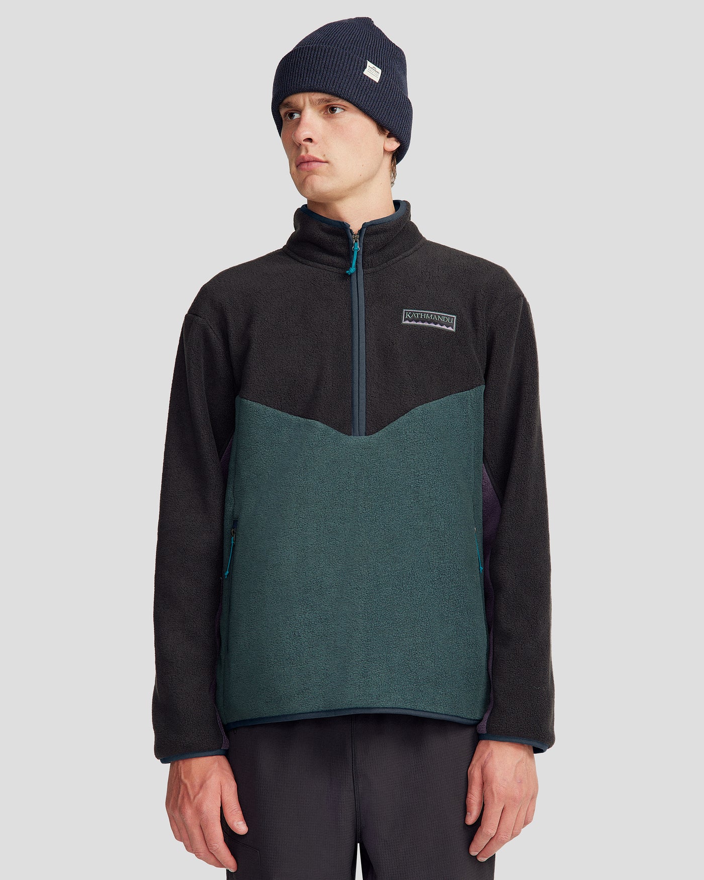 b1369_oqb_mens_trailhead_fleece_heritage_pullover_black_green_a_1744693955000