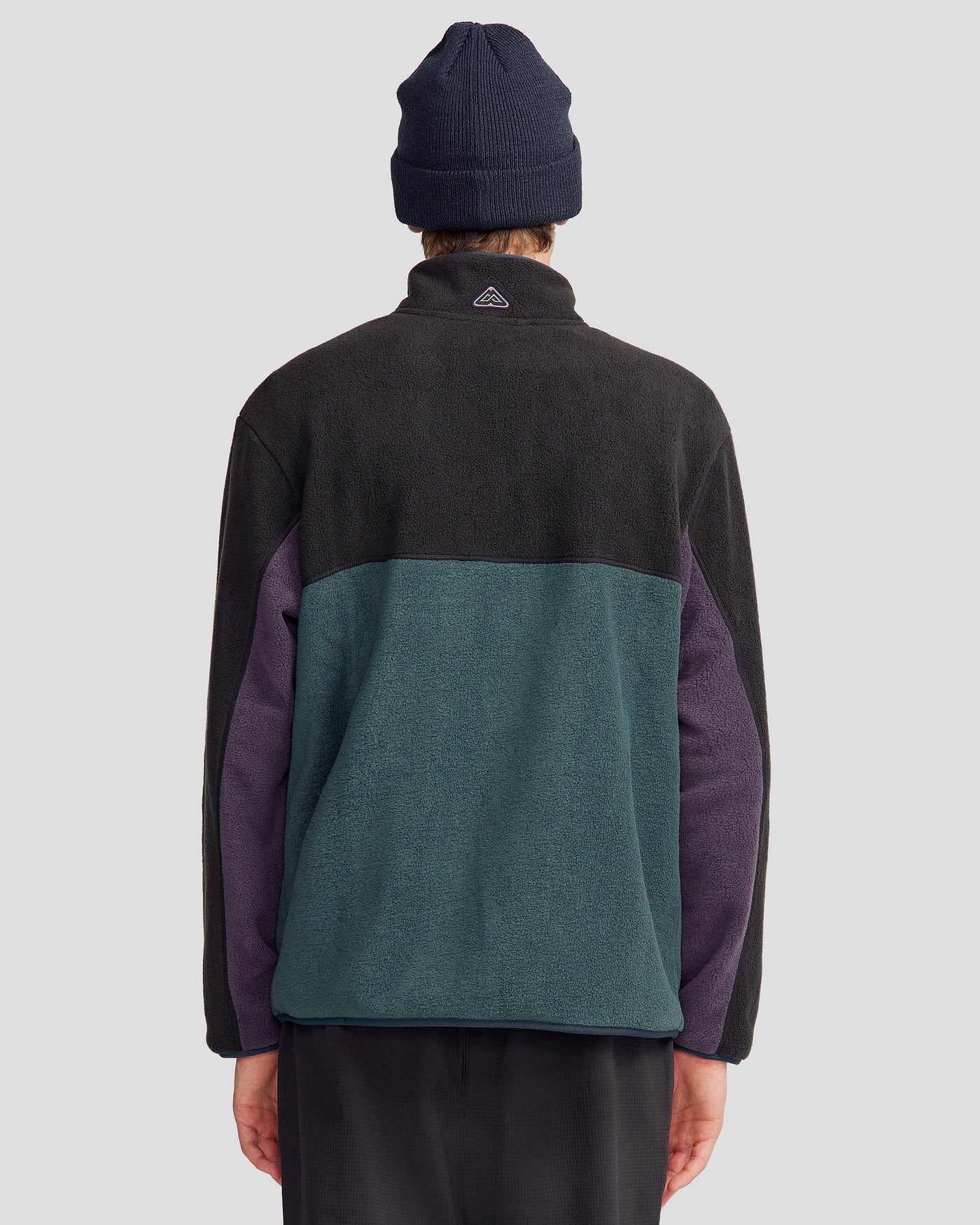 b1369_oqb_mens_trailhead_fleece_heritage_pullover_black_green_d_1744693991000